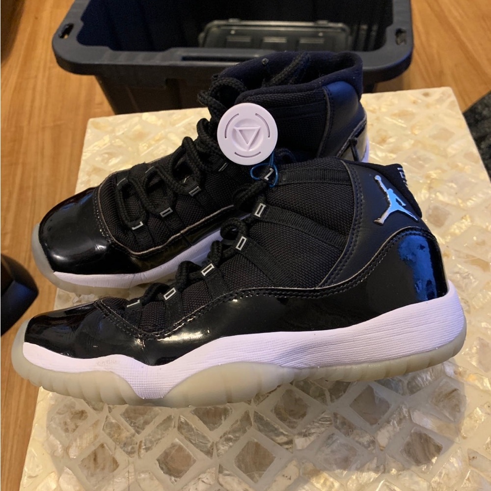 Nike air jordan 11 jubilee sz 6.5y used legit ✅✅